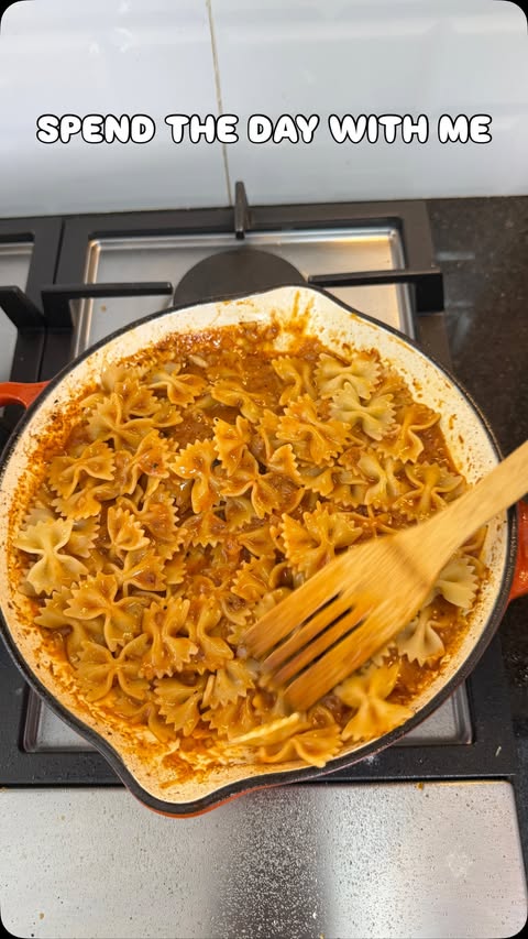 Instagram post by @akoko_val for Odoo. Caption reads: Let’s spend the day together 😊
I’m out here....