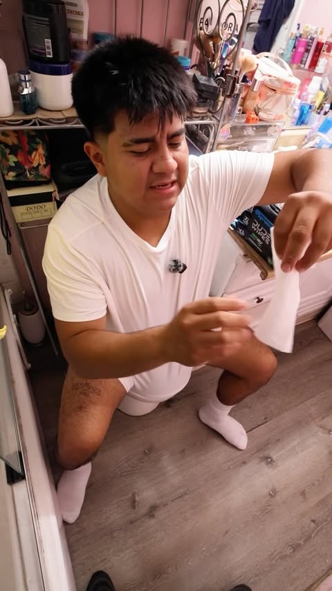 Instagram post by @felipit096 for DUDE Wipes. Caption reads: I LOVE THAT FRESH COOL FEELING 😩…. Pause....