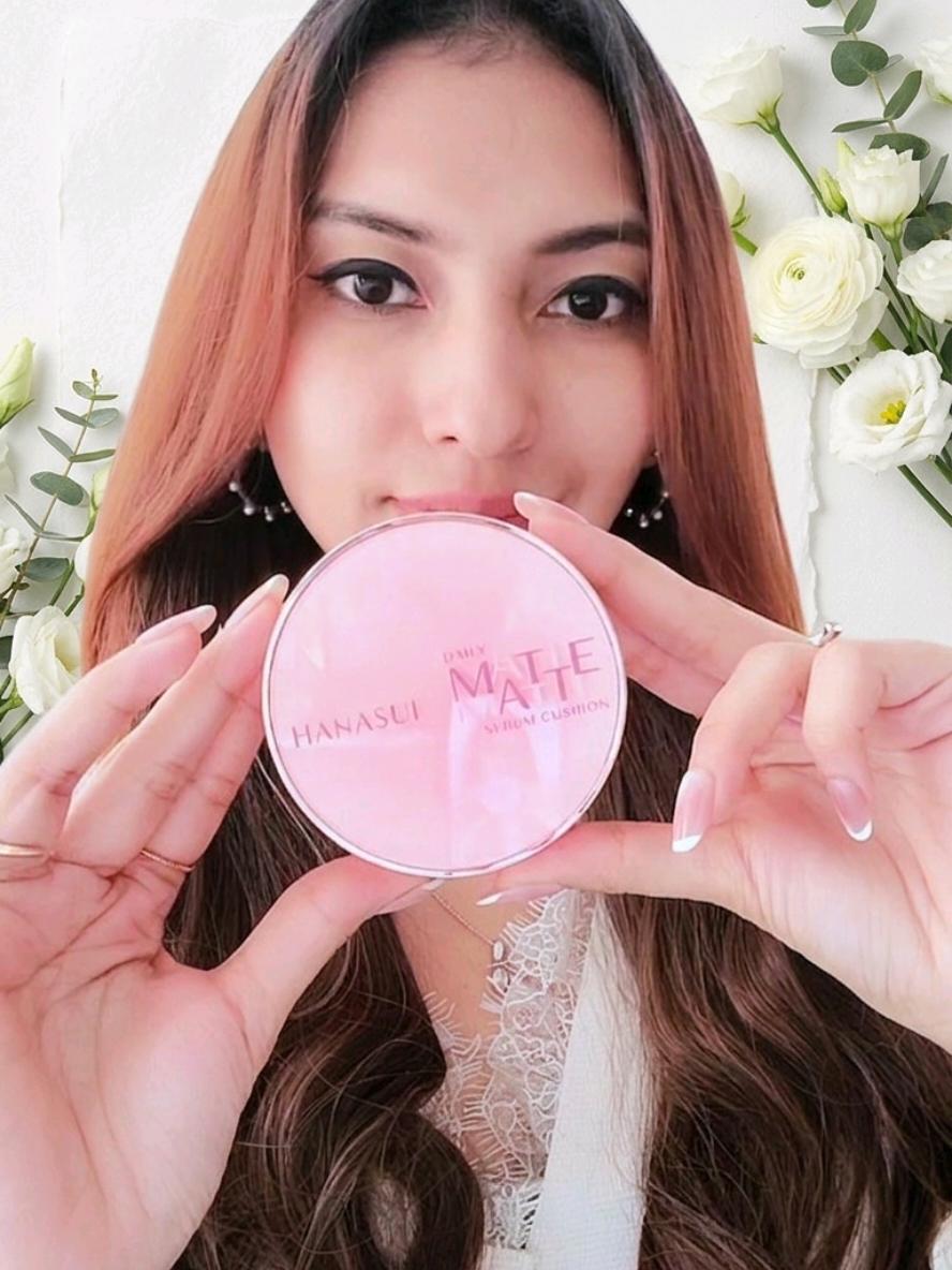 TikTok post by @nad.isbn for Hanasui. Caption reads: [...] jadi kering & ga bikin makeup crack ♡....