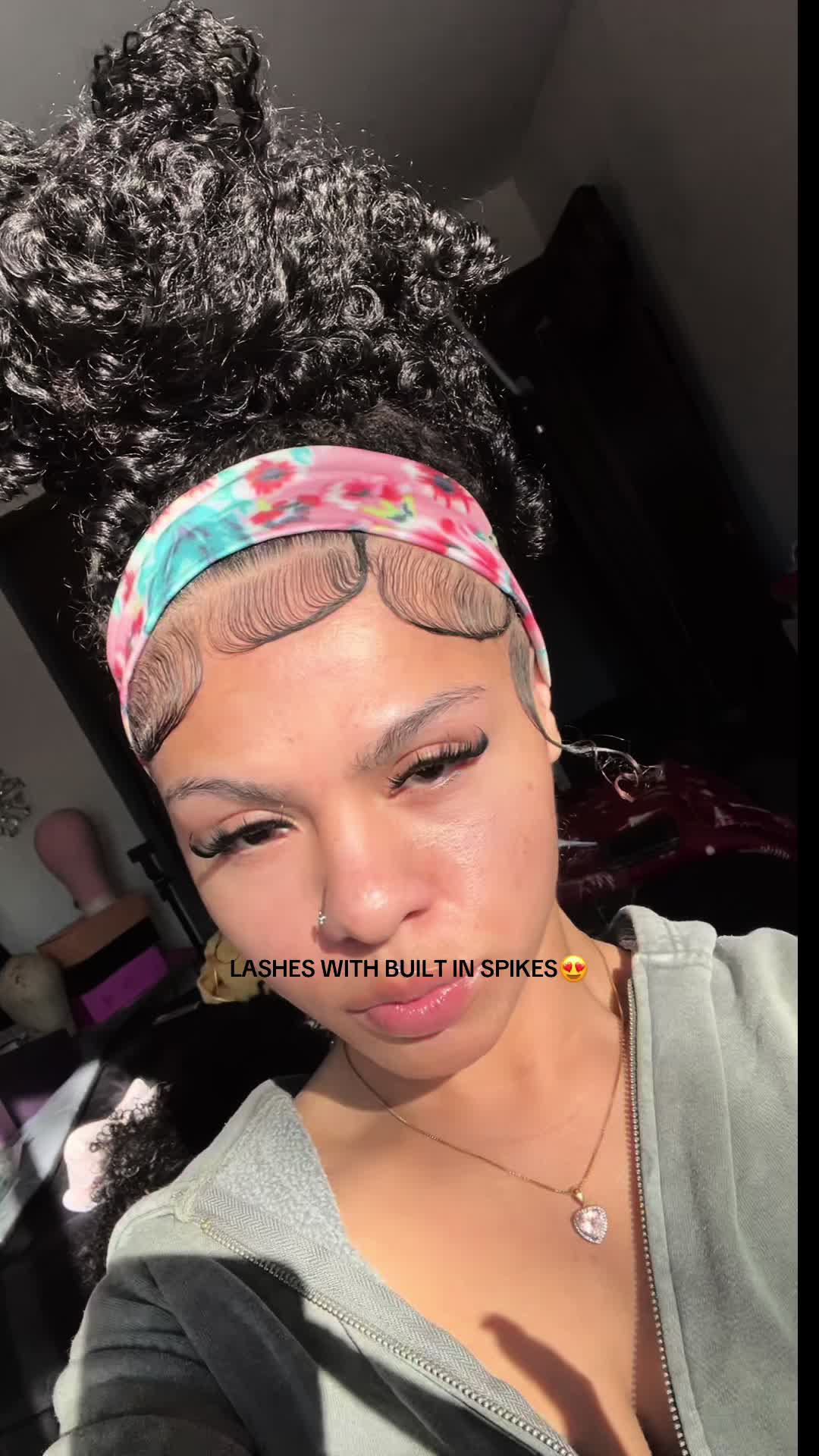 TikTok post by @kelani2bad for Zanlufly Beauty. Caption reads: These are perfect😩😍 @zanlufly Beauty #lashes....