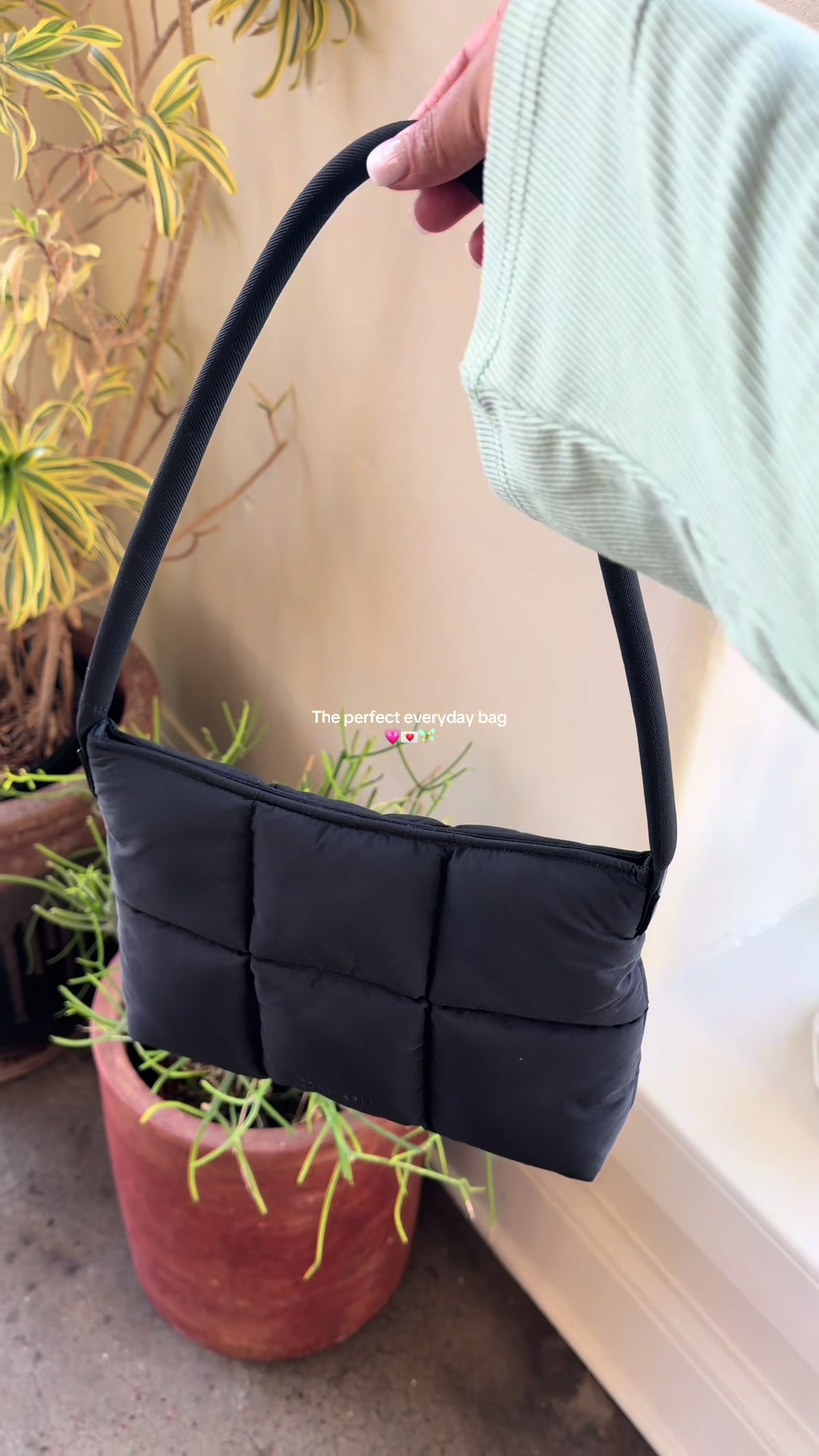 TikTok post by @a.abadjenni for Comfyable. Caption reads: Literally obsessed with this bag @Comfyable Direct....