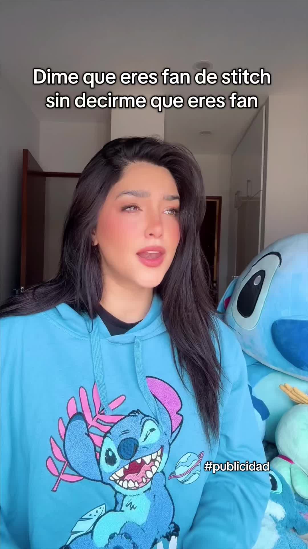 TikTok post by @geraldinegalvan_of for Pandora. Caption reads: Tengo un nuevo compañero que también ama stitch 🤭....