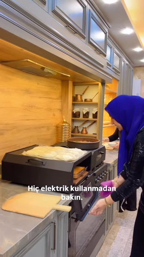 Instagram post by @_aysequlce_ for hepsiburada. Caption reads: #reklam #öneri #kesfet.