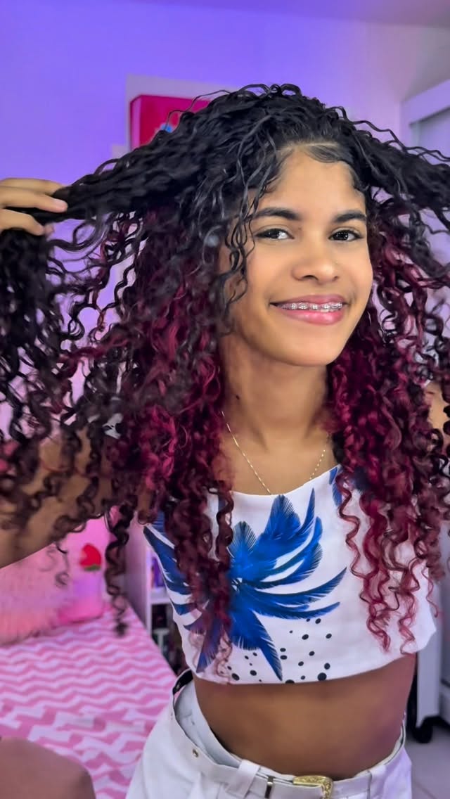 Instagram post by @daily_beccaaxs for Salon Line. Caption reads: Linha baunilha doce, nova marca XÊROSA da....