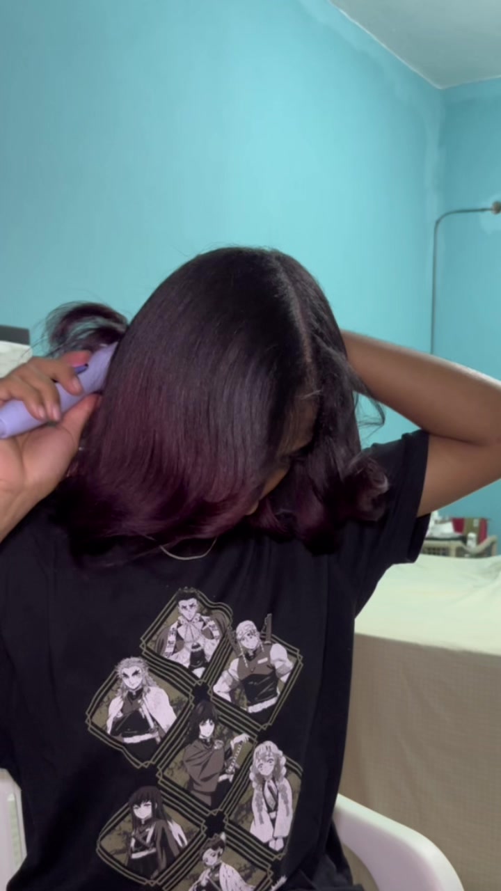 TikTok post by @annamm____ for FoxyBae Hair. Caption reads: [...] of volume… 😭💜 wait till the end. @FoxyBae....