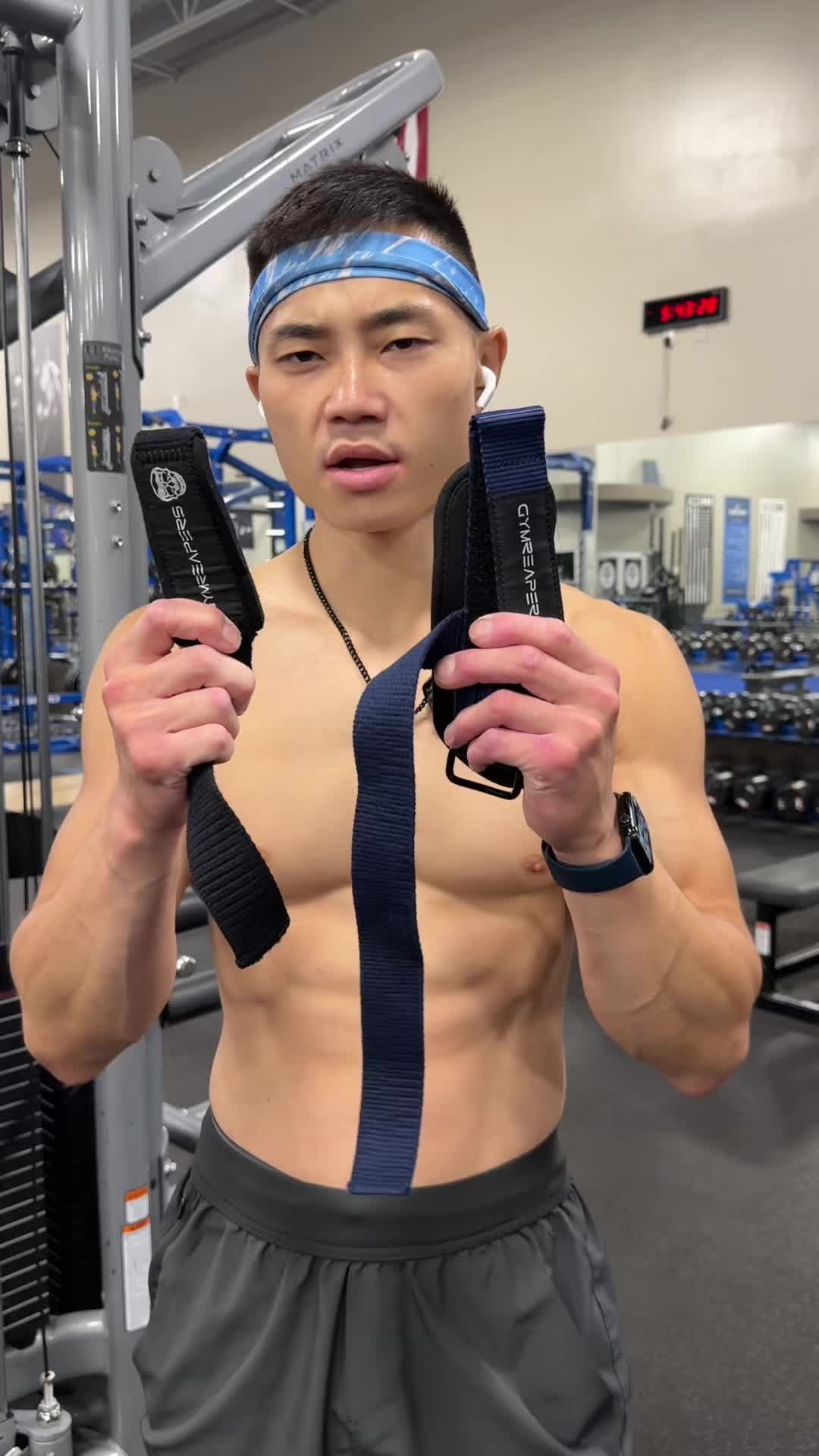 TikTok post by @j_jungy for Gymreapers. Caption reads: [...] Straps vs Griplink Lifting Straps....