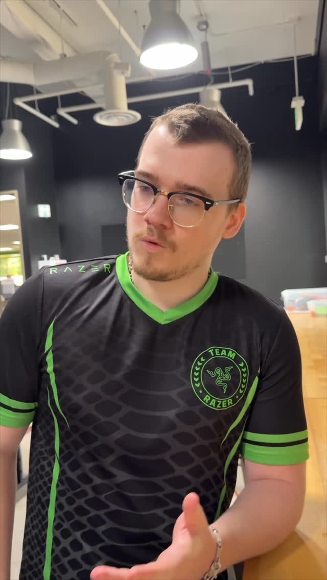 Instagram post by @zellsis for Razer. Caption reads: Rotation is everything. 🤔 #VV3Pro.