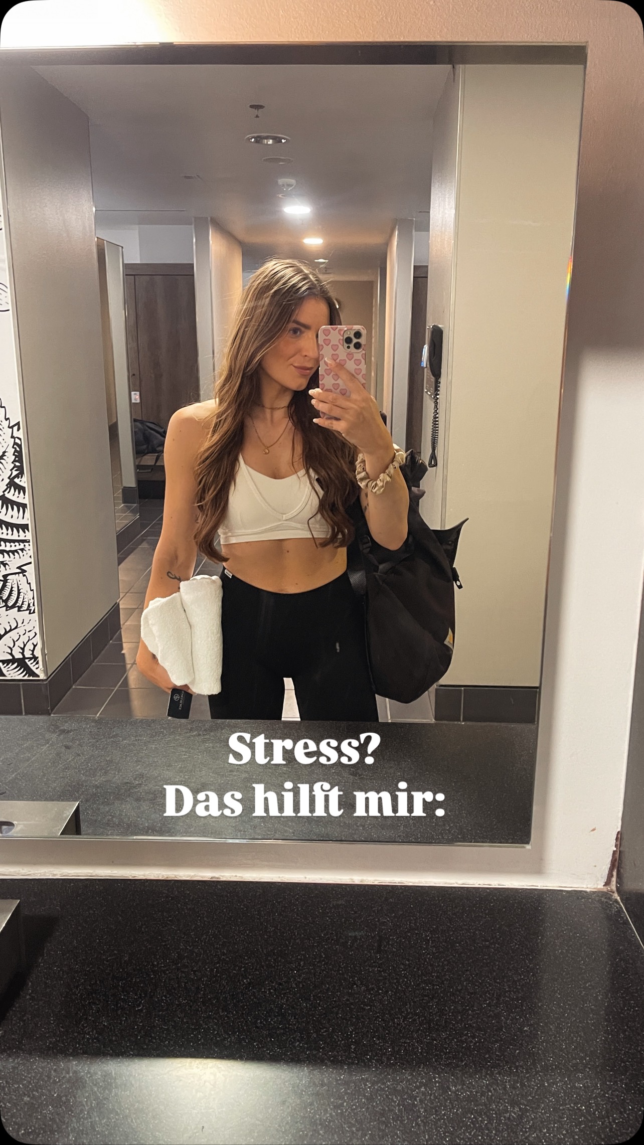 Instagram post by @__alexjeanne__ for LES MILLS. Caption reads: Haha, dieser Trick funktioniert bei mir immer....