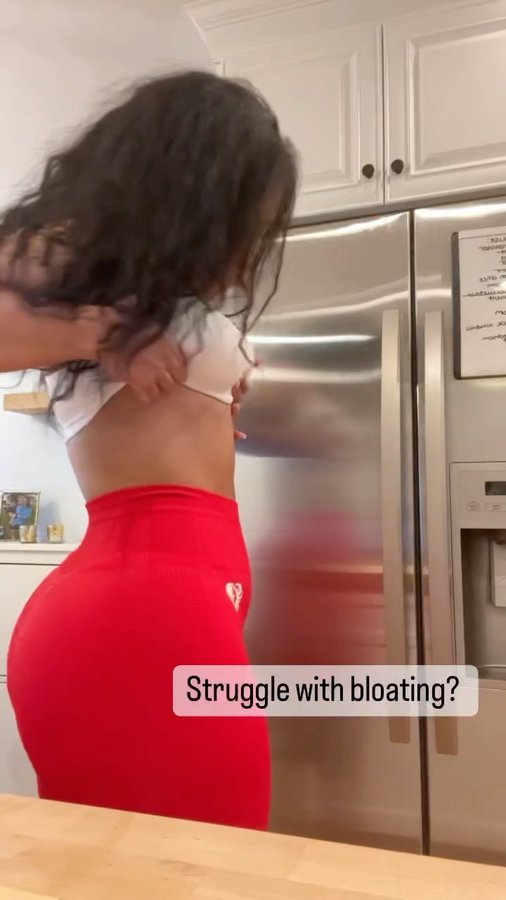 Instagram post by @_msillyy for Teami Blends. Caption reads: Do you struggle with bloating? Listen up!!🗣 I’ve....