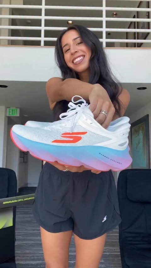 Instagram post by @betsssyyy for SKECHERS. Caption reads: #AD Putting The @Skechers Aero Burst running shoes....
