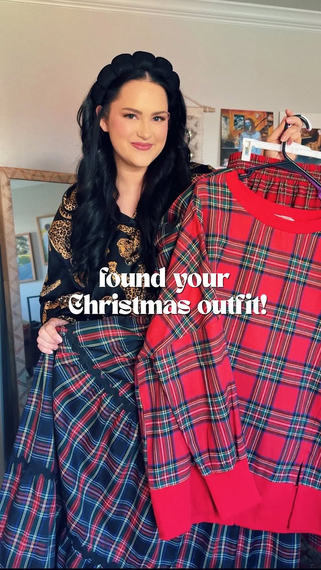 Instagram post by @lindseyjpressley for Chic Soul. Caption reads: [...] w/code JOYFUL starting now at @shopchicsoul....