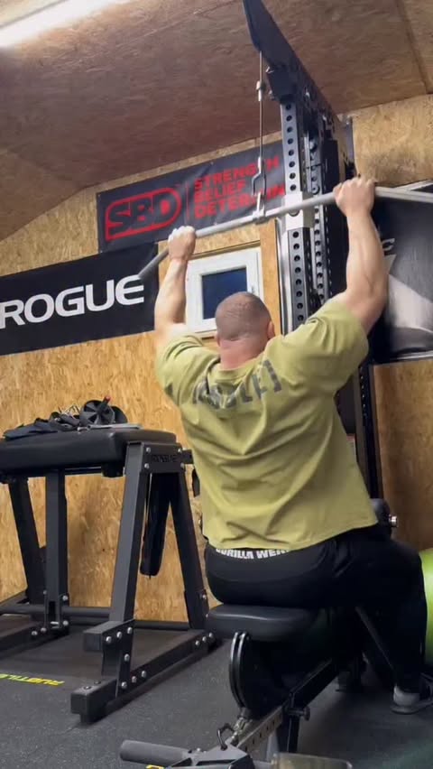 Instagram post by @kieliszkowskimateusz for SBD Apparel. Caption reads: [...] more reps Sponsored by @trecnutrition....