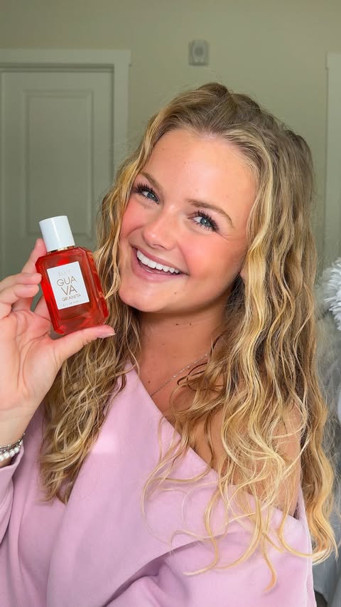 Instagram post by @itskacylee for Ellis Brooklyn. Caption reads: [...] winter & ready for spring break🌸✨....