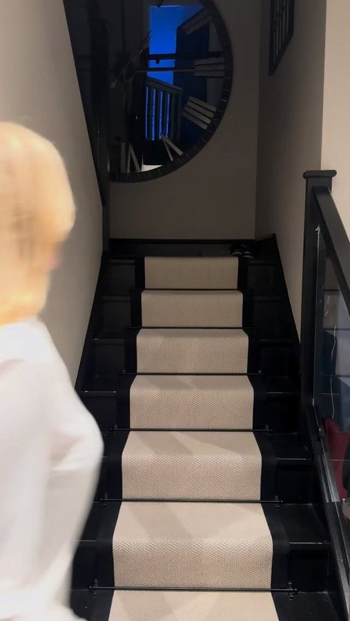 Instagram post by @naomibanjo for Homedics. Caption reads: Wake up on the right side of the bed with the....