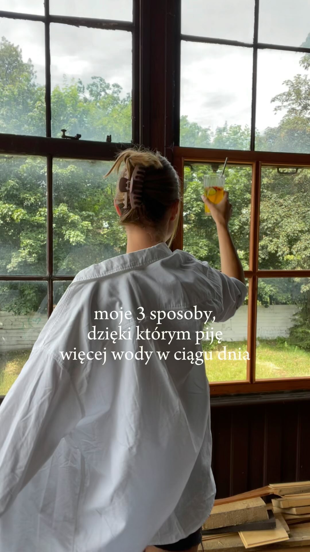 Instagram post by @julia.mullerr for SodaStream. Caption reads: Miewam spore problemy z regularnym piciem wody.....