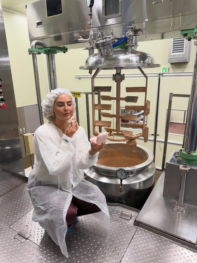 Instagram post by @aimeeconnolly_com for Sculpted By Aimee. Caption reads: Touching up @sculptedbyaimee cream cushion as I....