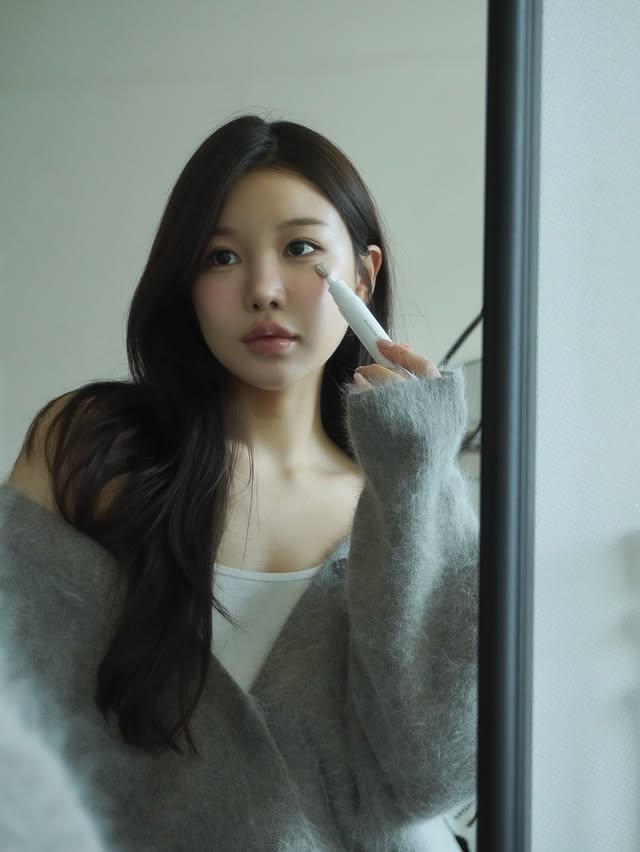 Instagram post by @s.omau for Chantecaille. Caption reads: My AM & PM eye care with @chantecaille 🤍
자연 유래....