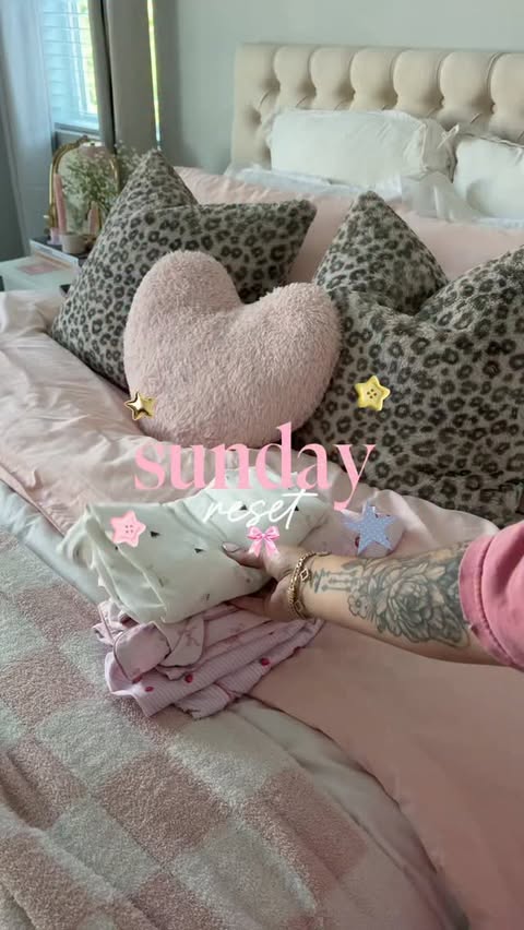 Instagram post by @maryanngrant_ for Clorox. Caption reads: happy sunday, let’s reset together🩷🧺🫧....
