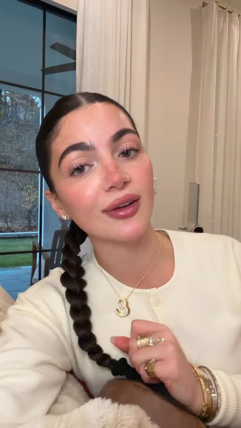 Instagram post by @evange for Shark Home. Caption reads: [...] my space comfy & aesthetic with the....