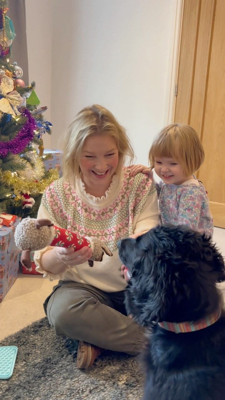 Instagram post by @iamjoannapage for ACANA Petfoods. Caption reads: Ad I’m making tails wag this Christmas! 🎄🎁....