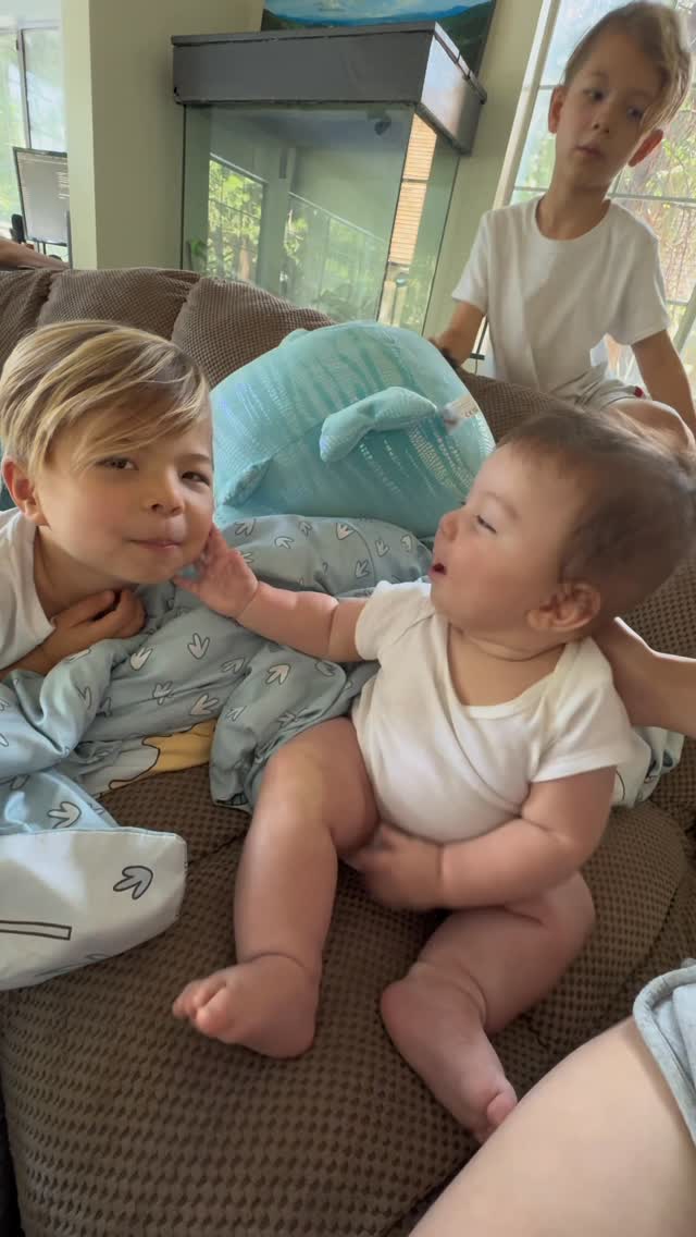 Instagram post by @berlinburgess for Tru Earth. Caption reads: [...] and fabric softener sheets from....