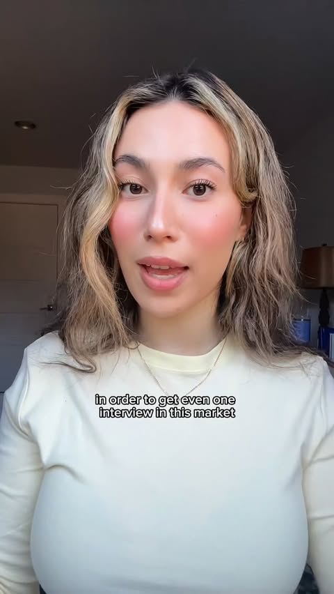 Instagram post by @internshipgirl for Grammarly. Caption reads: [...] up for free through my linktree) #ad....