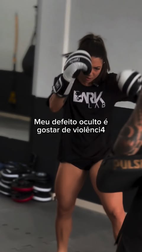 Instagram post by @monique.ruchell for Beleza Brasileira. Caption reads: USE 🏷️MRUCHELL NA @darklabsuplementos....