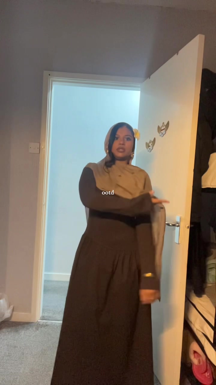 TikTok post by @maariyah16x for VELA. Caption reads: still one of my fav outfits @velascarves @emlavish....