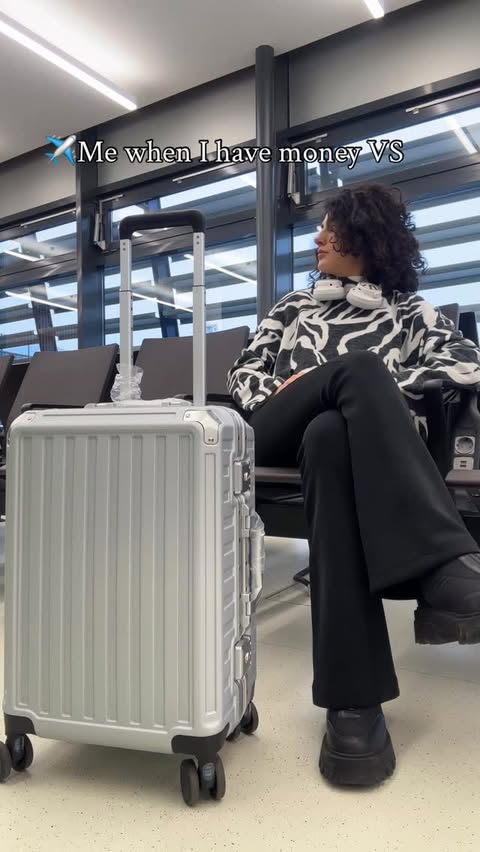 Instagram post by @mariam_gamez_ for LuggeX. Caption reads: [...] new favourite Zipper-less carry-on from....