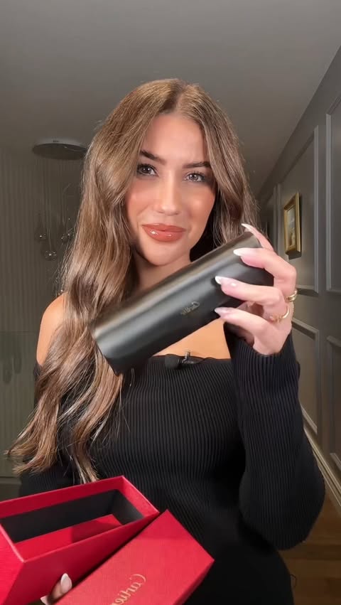 Instagram post by @goozdeyle for Cartier. Caption reads: Unboxing 💎

@cartier @beymen 

#quietluxury....