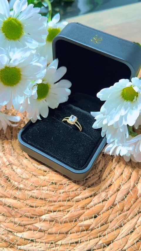 Instagram post by @anna_stylee_ for SHE SAID YES Jewelry. Caption reads: 10K gold jewelry adds a simple yet elegant touch....