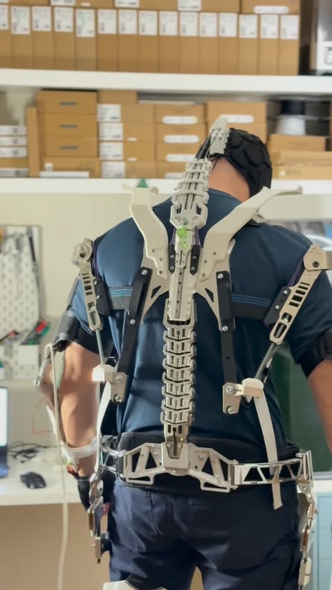 Instagram post by @nozzle_torino for PCBWay. Caption reads: [...] upgrades at the same time thanks to @pcbway....