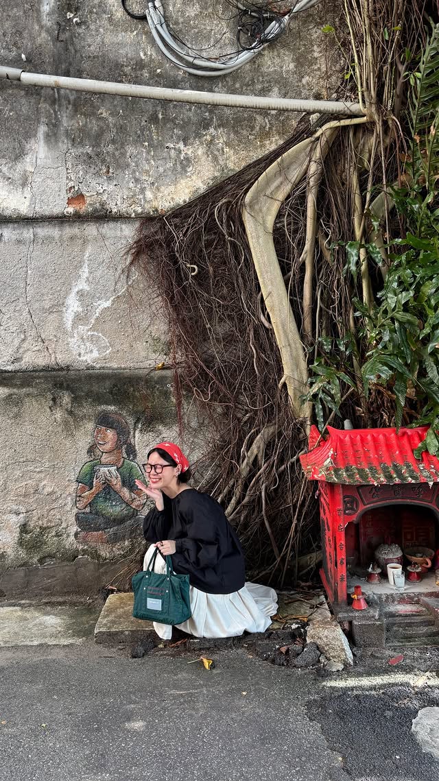 Instagram post by @themorbenzo for Beyond The Vines. Caption reads: Fit check in Penang with my Cruch Carryall bag....