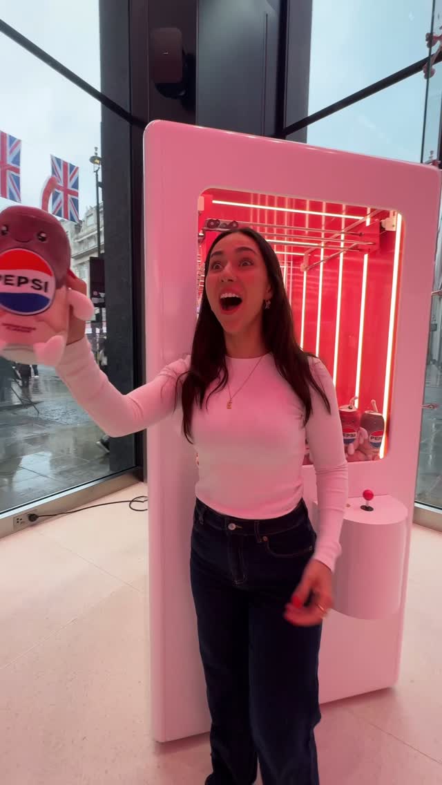 Instagram post by @ellieevelynsmith for Pepsi NL. Caption reads: Wait for the end 😭😂 @pepsiuk also for anyone....