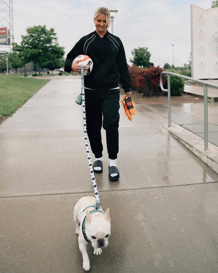 Instagram post by @lindseyhoran10 for Cheribundi. Caption reads: @Cheribundi has been a staple to my recovery since....