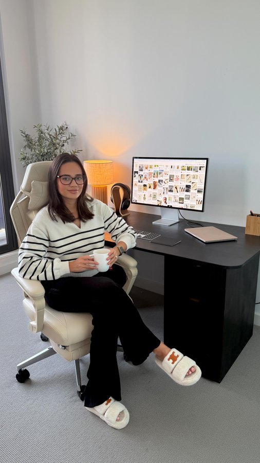 Instagram post by @alexandrajoanphillips for Paxton. Caption reads: I finally got a @paxton_smart ergonomic chair! 😍....