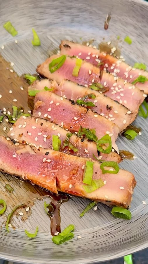 Instagram post by @bacusbbq for Kamado Joe. Caption reads: [...] loves tuna 🐟🙋‍♂️?

Ahi tuna on the....