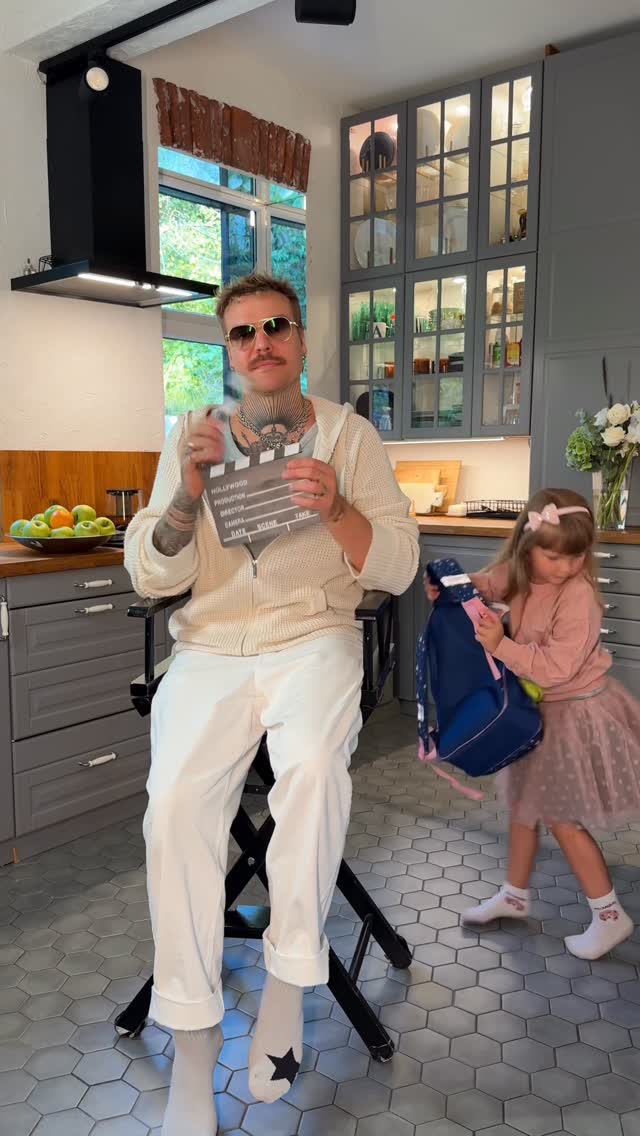 Instagram post by @kalinkinprive for IKEA. Caption reads: Ar jūsų gyvenimas irgi verda čia? Draugai,....