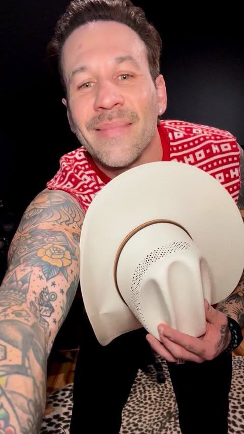 Instagram post by @jergregg for hollister. Caption reads: OOTD - DADDY CLAUS IS COMING TO TOWN!!

LONELY....