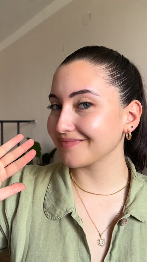 Instagram post by @itsmarrie_ugc for Eveline Cosmetics. Caption reads: [...] day instantly gets better when an Eveline....