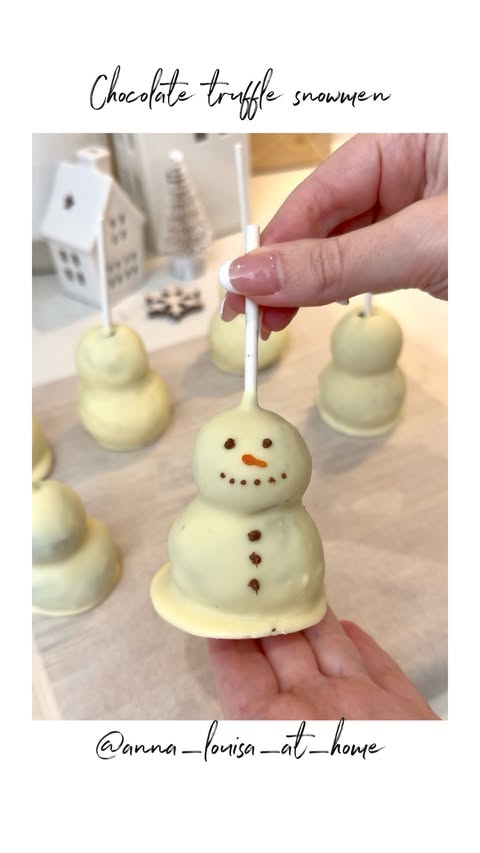 Instagram post by @anna_louisa_at_home for SuperSavvyMe. Caption reads: Me as soon as I have the house to myself!....