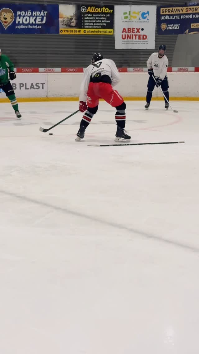 Instagram post by @kovarikhockey for BAUER Hockey. Caption reads: [...] @vitezslavglos 

Powered by....