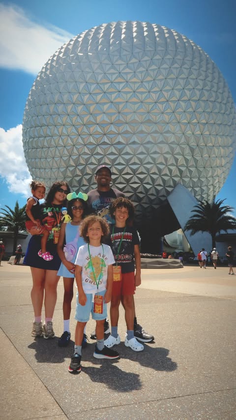 Instagram post by @myleyj for Disney Parks. Caption reads: [...] #epcot #disneyworld @waltdisneyworld....