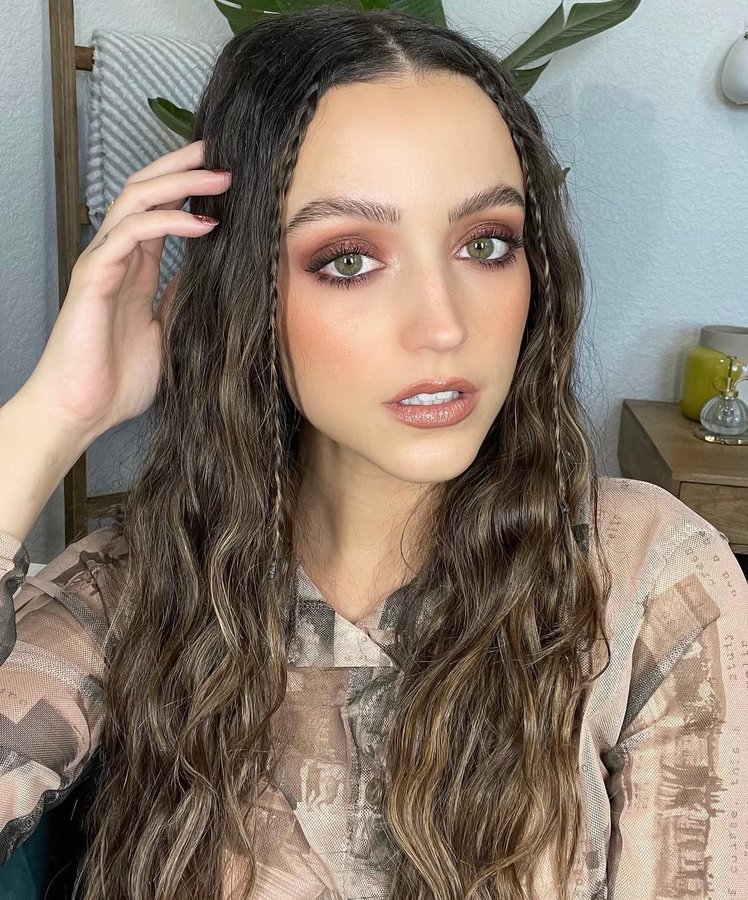 Instagram post by @kathleenlights for Alamar Cosmetics. Caption reads: Just call me little miss trensitas from now on....