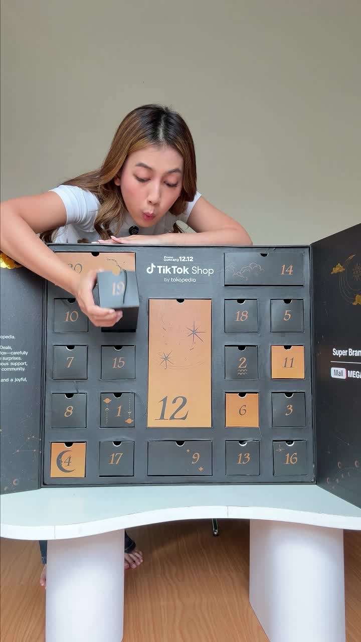 TikTok post by @azahhrr for Tokopedia. Caption reads: part yang paling aku tunggu setiap akhir tahun....