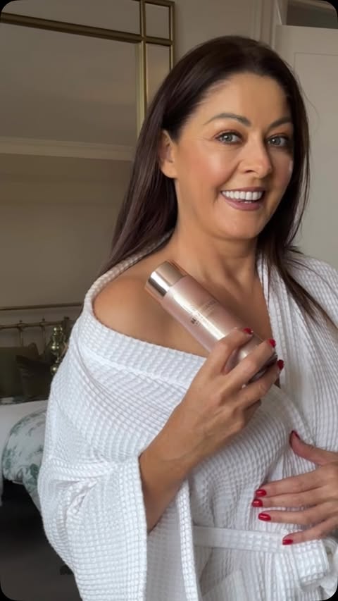 Instagram post by @mandycatwalk for Bellamianta. Caption reads: [...] ready to Glow ✨ Liquid Gold Tan with....