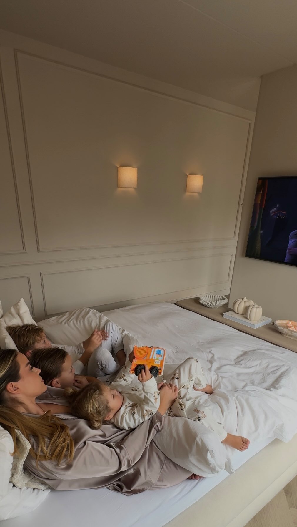 Instagram post by @michelleagerbeek for Westwing. Caption reads: Fall bedroom make-over with @westwingcom #ad.