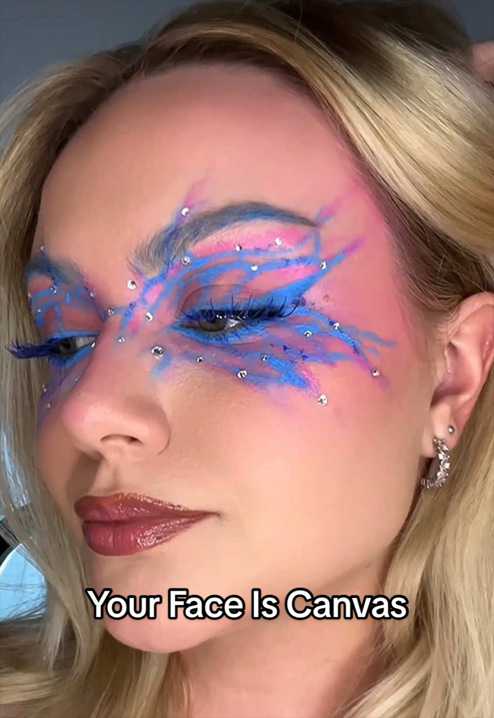 TikTok post by @roksana_teclaw for About-face Beauty. Caption reads: [współpraca płatna z Douglas Polska] Mnie....