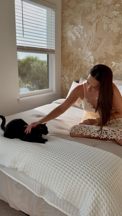 Instagram post by @melisadevo for Bedsure Home. Caption reads: There’s nothing like ending the day in a bed that....