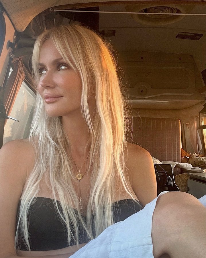 Instagram post by @vibekelentz for NUXE. Caption reads: // Suger det sidste ferie ind....